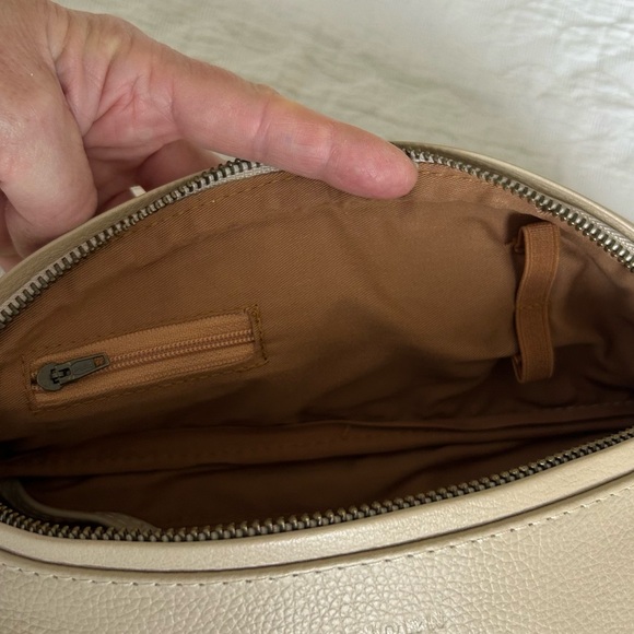 Mandrn Cream Crossbody Bag - Picture 9 of 11